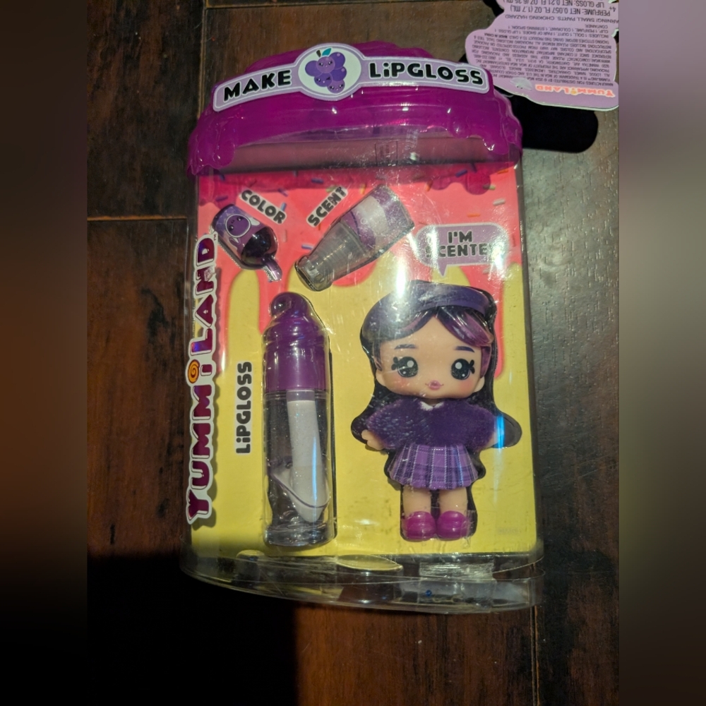 Yummiland SCENTED Lipgloss SuperPowers Doll GRETA GRAPE 4" Figure 2024